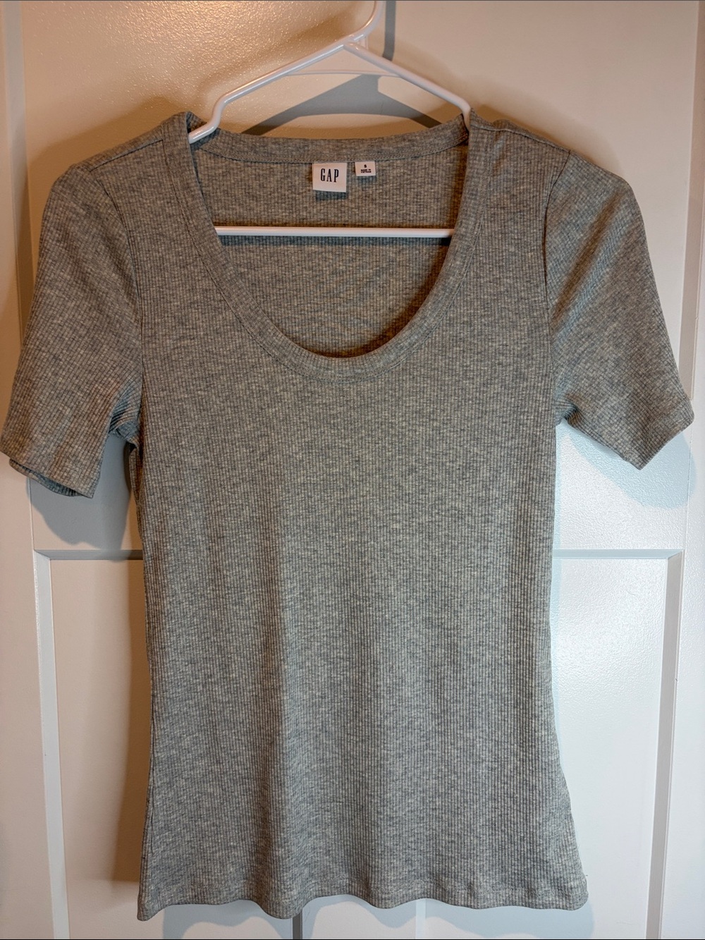 GAP Heather Gray Short Sleeve Ribbed Scoop Neck Tee